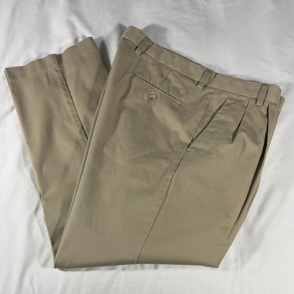 Dockers mens khaki D3 Classic Fit double pleated  chino pants - size 38x30.5